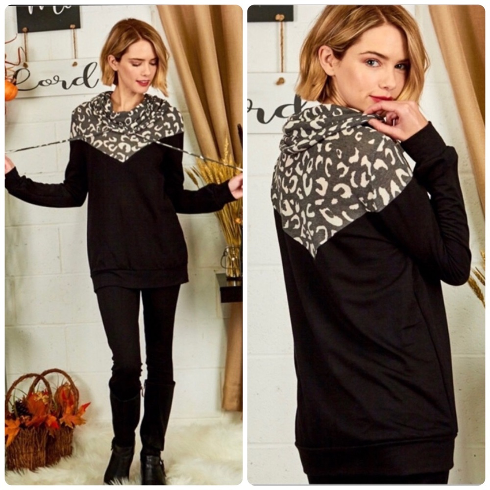 - Cowl Turtleneck Leopard Print Sweatshirt -